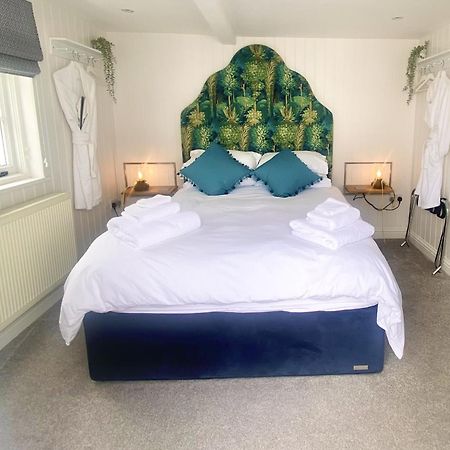Stylish Cottage With Quay And River View Lymington Luaran gambar
